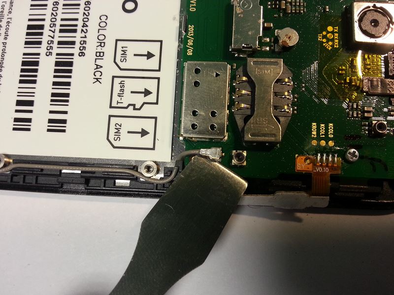 D&eacute;connecter c&acirc;ble coaxial antenne wiko iggy