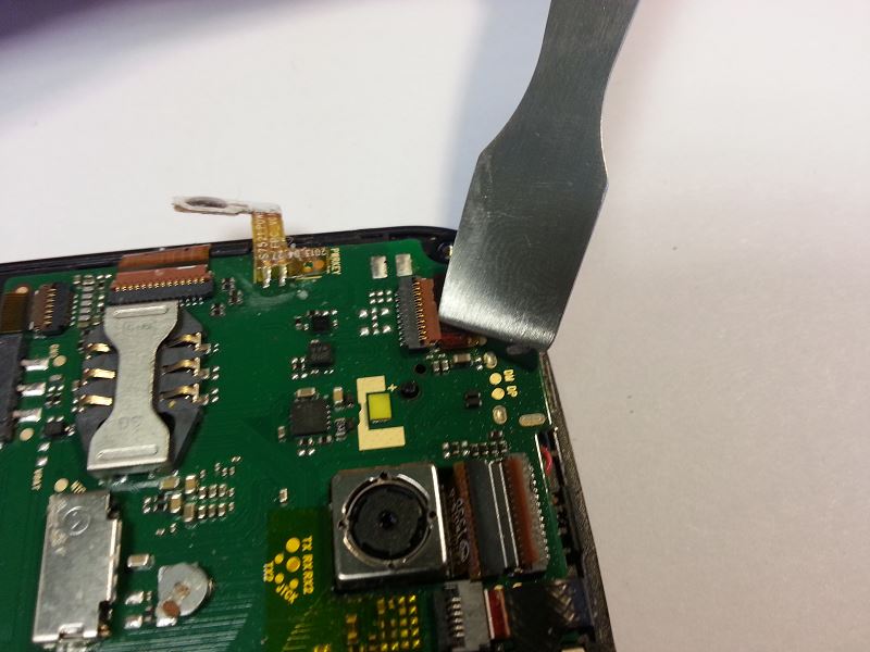 D&eacute;connecter nappe cam&eacute;ra secondaire wiko iggy