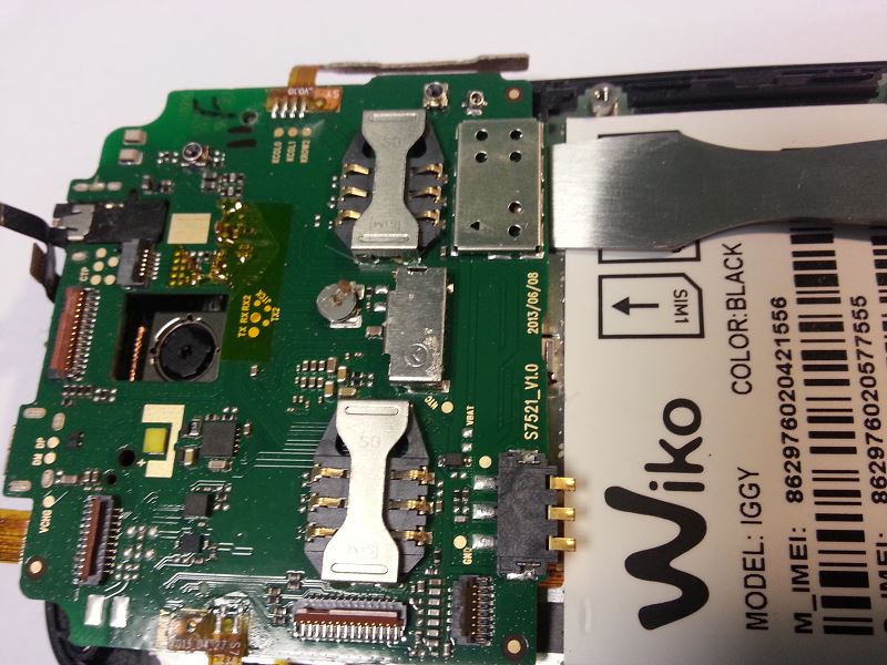 Soulever la carte m&egrave;re du Wiko Iggy