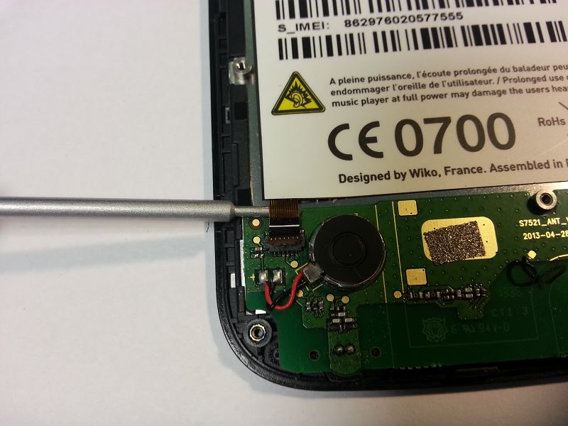 D&eacute;brancher la nappe de gestion de la carte secondaire wiko iggy