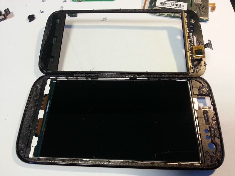 Vitre wiko iggy d&eacute;coll&eacute;e du bloc LCD